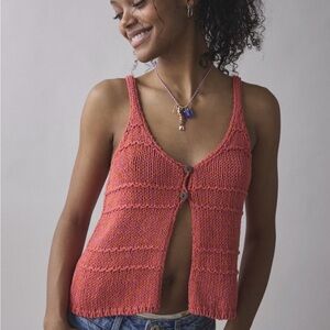 Kimchi Blue Kiara Split-Front Flyaway
Sweater Tank Top | Size M